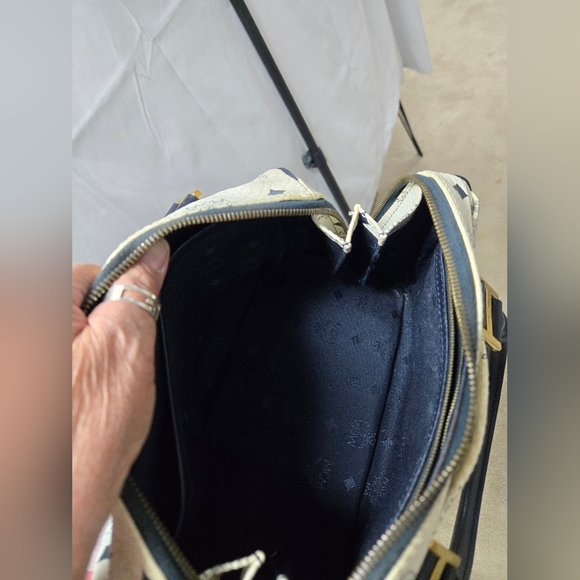 EUC MCM VICETOS LOGOGRAM HANDBAG CROSSBODY PVC LEATHER - Picture 6 of 8